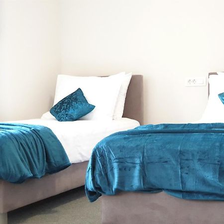 Smart Hostel 斯拉沃尼亚布罗德 外观 照片