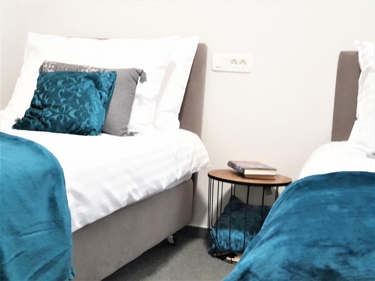 Smart Hostel 斯拉沃尼亚布罗德 外观 照片